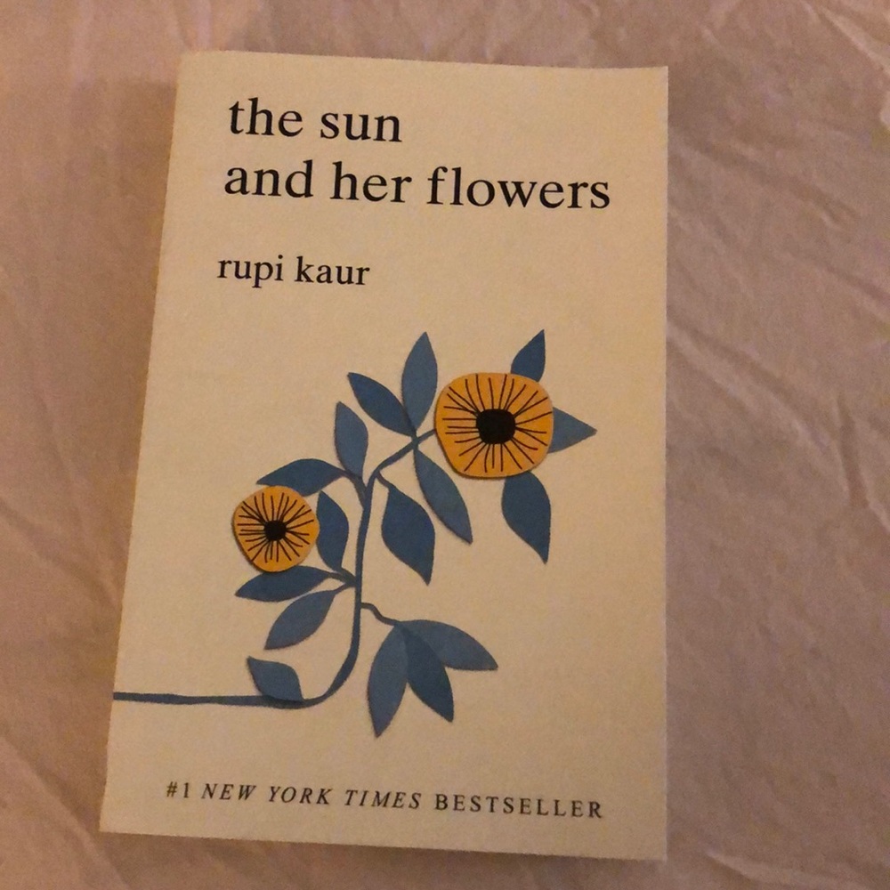 📚The sun & her flowers by Rupi Kaur